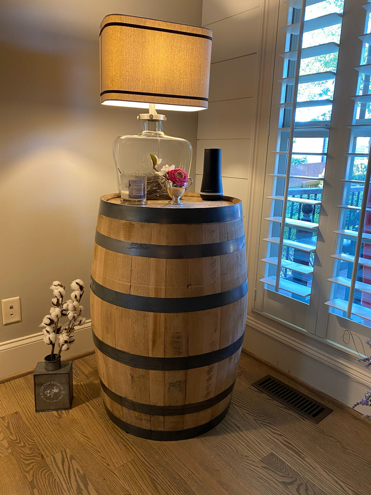 Beautiful empty 53 Gallon White Oak Bourbon Barrel. Each barrel is charred on the inside and has never been filled. The outer image is almost perfect, making it a great gift for someone or the perfect addition to your home, office or wedding.